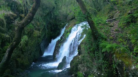 Fresh-Scene-Of-Cascades-From-A-Hidden-Waterfalls-Of-Santa-Leocadia-In-Mazaricos,-Galicia-Spain