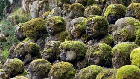 Caras-De-Las-Estatuas-Rakan-Del-Templo-Otagi-Nenbutsuji-En-Kioto,-Japón