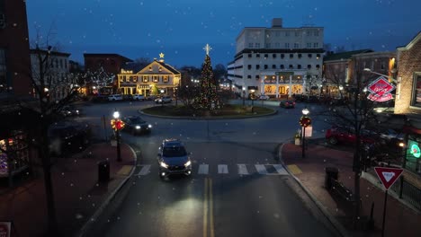 Schneegestöber-In-Malerischer-Stadt-In-Den-USA-Während-Der-Heiligabendnacht