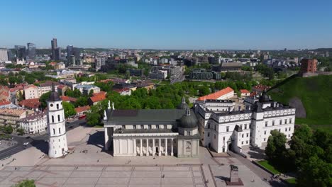 Aerial-Boom-Shot-Above-Cathedral-Square-in-Downtown-Vilnius
