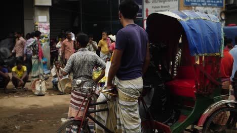 Arbeiter-Auf-Der-Straße-In-Dhaka