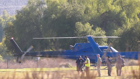 Hubschrauber-Bereitet-Sich-Auf-Den-Abflug-Vor