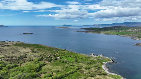 Drone-Volando-Sobre-Antiguas-Ruinas-De-Una-Estación-De-Guardacostas-En-Eyeries-West-Cork,-Irlanda