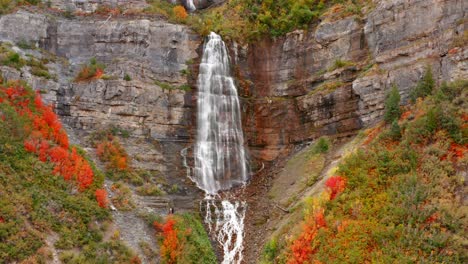 Wasserfall-Drohnenaufnahme-In-Utah