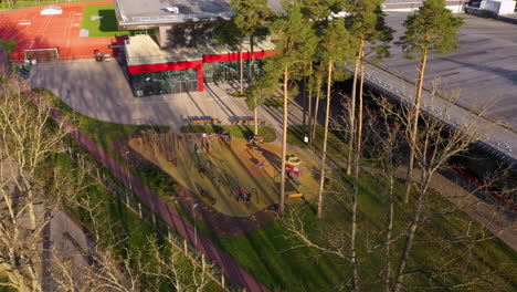 Vista-Aérea-Del-Estadio-Y-La-Pista-De-Janis-Dalins-En-Valmiera,-Letonia.