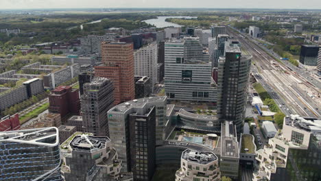 Luftaufnahme-Des-Geschäftsviertels-Zuidas-In-Amsterdam-In-Den-Niederlanden