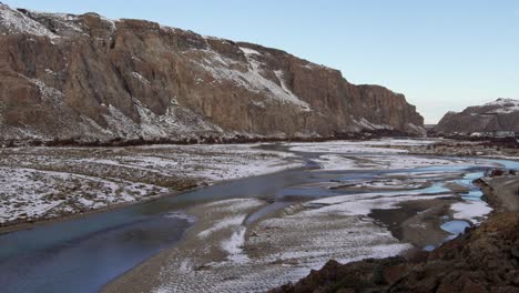 Establishing-shot-of-the-frozen-valley-of-Rio-de-las-Vueltas-near-El-Chalten,-Patagonia,-Argentina