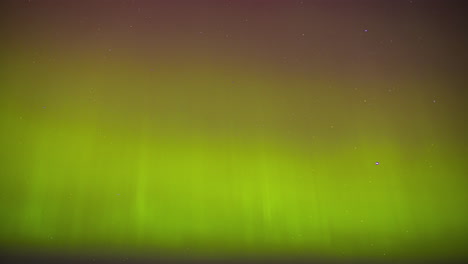 Espectacular-Timelapse-De-Auroras-Boreales-Con-Estrellas-Fugaces