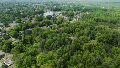 Üppige-Grüne-Natur-In-Einem-Wohngebiet-In-Der-Nähe-Von-Collierville-Im-Shelby-County,-Tennessee,-USA