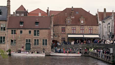 Tourists-Onboarding-Boats-On-Dijver-Canal-In-Bruges,-Belgium