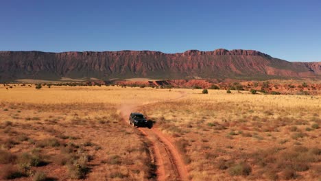 Utah-Truck-Overlanding-on-Onion-Creek-Amazing-Drone-Parallax-Reveal-Mountains-in-Distance