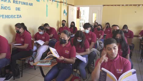 Grupo-De-Jóvenes-Estudiantes-Del-Sistema-De-Educación-Pública-De-Honduras