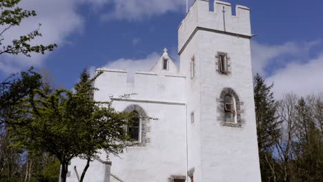 Saubere-Weiße-Festungsmauern-Der-Burg-Cargin