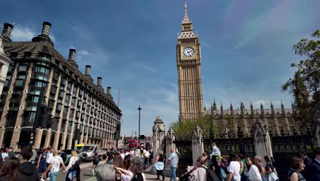Tourists-crowd-Westminster-with-Big-Ben-towering-under-a-sunny-sky