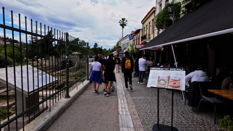 Tourists-walk-past-the-restaurants-and-shops-to-Monastiraki-Square