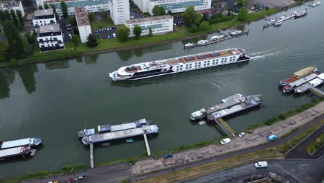 Cruise-Ships-And-City-Port-Over-River-Seine-In-Rouen,-France