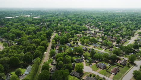 Panoramic-View-Over-Houses-In-Collierville-Town,-Shelby-County,-Tennessee,-United-States---Drone-Shot