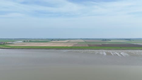 Luftaufnahmen-über-Der-Küste-In-Zeeland,-Niederlande-Bei-Ebbe