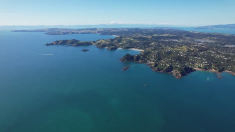 Vista-Panorámica-De-La-Isla-Waiheke-En-Auckland,-Nueva-Zelanda---Disparo-De-Drone