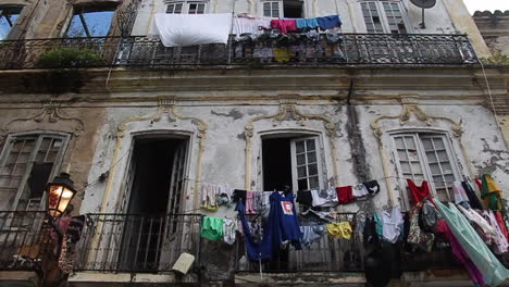 Fachadas-De-Antiguas-Mansiones-En-La-Ciudad-De-Salvador,-Estado-De-Bahía,-Brasil