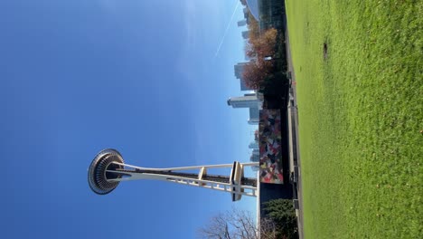 Blick-Auf-Die-Space-Needle-Vom-Seattle-Center-Park
