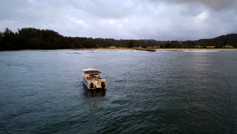 Zoom-Into-Hanalei-Bay-Pier-Over-Boat-on-Cloudy-Day