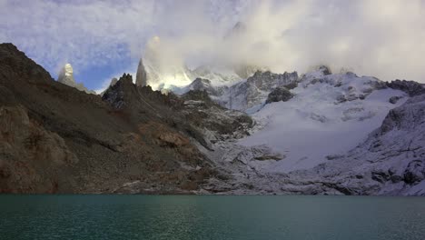 Timelapse-from-Laguna-de-los-Tres-captures-Mount-Fitz-Roy-amidst-moving-clouds-and-rippling-waters-in-Patagonia,-Argentina