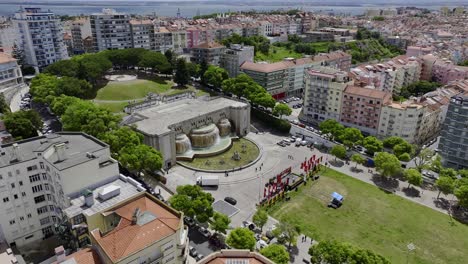 Drone-shot-of-Fonte-de-Luminosa-by-Alameda,-Lisbon