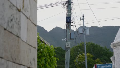Scenic-urban-shot-of-electric-cables-in-the-streets-of-Cebu,-Philippines-with-mountain-landscape-background