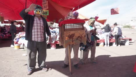 Organ-grinders-with-masks-playing-the-organ-instrument-in-Tianguis