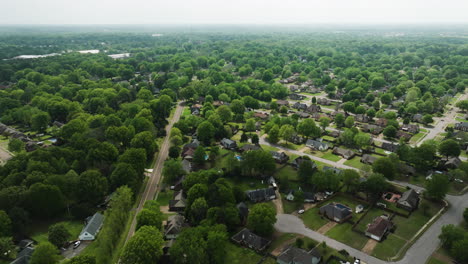 A-neighborhood-in-collierville,-suburb-of-Memphis,-tennessee,-lush-greenery-surrounding-cozy-homes,-aerial-view
