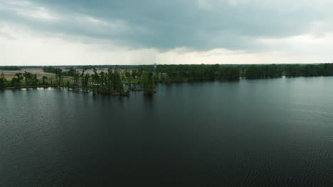 Tranquil-Lake-At-Reelfoot-Lake-State-Park-In-Tennessee,-United-States---Aerial-Drone-Shot