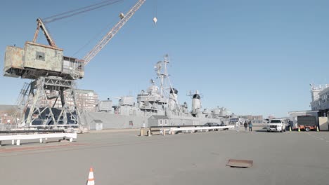 Barco-De-Guerra-Joven-Destructor-USS-Cassin-Atracado-En-El-Astillero-De-La-Marina-De-Charlestown-En-El-Puerto-De-Boston