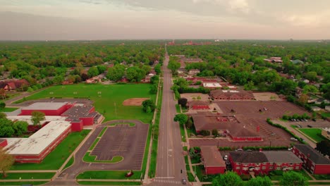 Thomas-Middle-School-in-Arlington-Heights,-Illinois