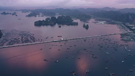 Luftaufnahme-Der-Ha-Long-Bucht-Bei-Sonnenaufgang,-UNESCO-Weltkulturerbe-Vietnam