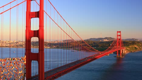 Golden-Gate-Bridge-Vom-Aussichtspunkt-Battery-Spencer-Mit-Blick-Auf-Die-Bucht-Bei-Sonnenuntergang-In-San-Francisco,-Kalifornien,-USA