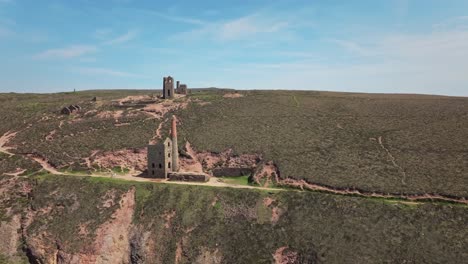 Mina-De-Estaño-De-Wheal-Coates,-Una-Reliquia-Industrial-Icónica-A-Lo-Largo-De-La-Pintoresca-Costa-De-Cornualles,-Cerca-De-Santa-Inés