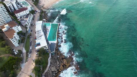 A-4K-drone-shot-at-Bondi-Beach-in-Syndey,-New-South-Wales