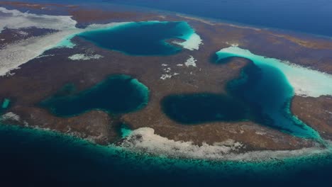 Luftaufnahme-Des-Korallenriffs-In-Taka-Makassar,-Nationalpark-Komodo,-Indonesien