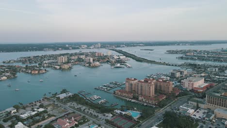 Atemberaubende-Luftaufnahmen-Von-Clearwater-Harbor,-Florida
