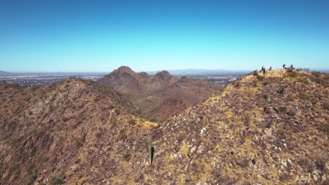 Vista-Aérea-De-Las-Montañas-De-Scottsdale-Arizona