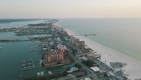 Unglaubliche-Drohnenaufnahmen-Von-Clearwater-Beach-Bei-Sonnenuntergang