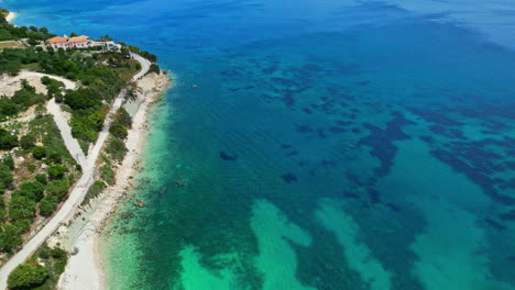 Playa-Navagio-Con-Paisaje-Marino-Turquesa-En-Grecia---Toma-Aérea-De-Drones