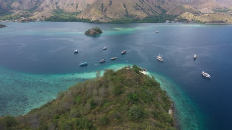 Vista-Aérea-De-La-Isla-Kelor,-Parque-Nacional-De-Komodo,-Indonesia