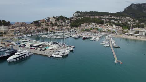 Boats-And-Tourists-At-Port-Roller-In-Mallorca,-Aerial-Shot