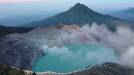 Vista-Aérea-Del-Cráter-Ijen,-Java,-Indonesia