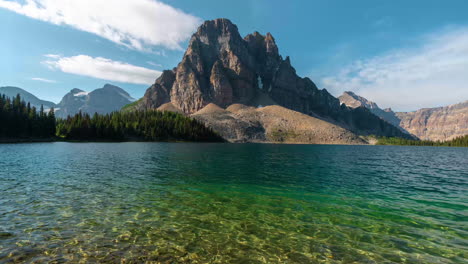 Timelapse,-Beautiful-Mountain-Landscape-on-Sunny-Day-Alpine-Lake-and-Light-Clouds-Moving-Above-Peaks-Mount-Assiniboine,-Canada