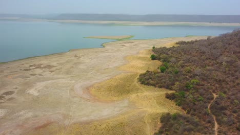 Luftaufnahme-Eines-Ausgetrockneten-Sees-Am-Harsi-Damm-In-Gwalior,-Indien