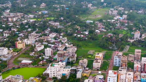 Los-Edificios-Se-Elevan-En-Las-Zonas-Rurales-Durante-La-Urbanización-En-La-Ciudad-De-Barishal,-Bangladesh,-Asia