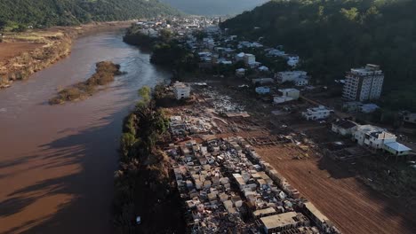 Residentes-De-La-Ciudad-Sumidos-En-Crisis-Por-Desastre-De-Inundaciones-Naturales,-Vista-Aérea